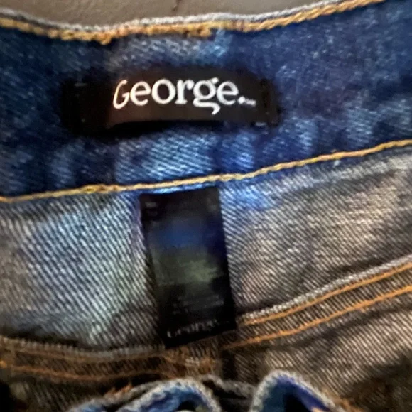 George Jeans - Picture 3 of 4